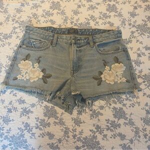 Abercrombie & Fitch Harper Low-Rise Floral Embroidered Jean Shorts Size 12